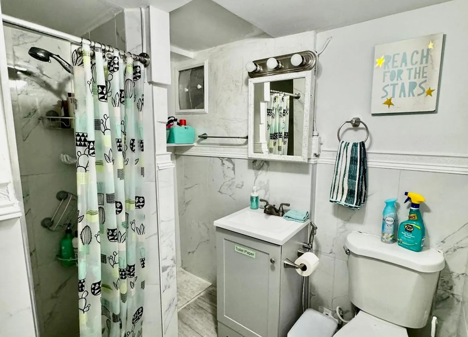 Private Room On The 1St Floor With A Shared Bathroom 10 Minutes From Seatac Airport Seattle Apartment