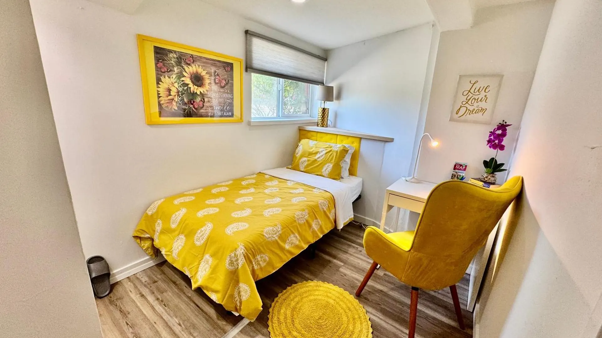 Private Room On The 1St Floor With A Shared Bathroom 10 Minutes From Seatac Airport Seattle Apartment